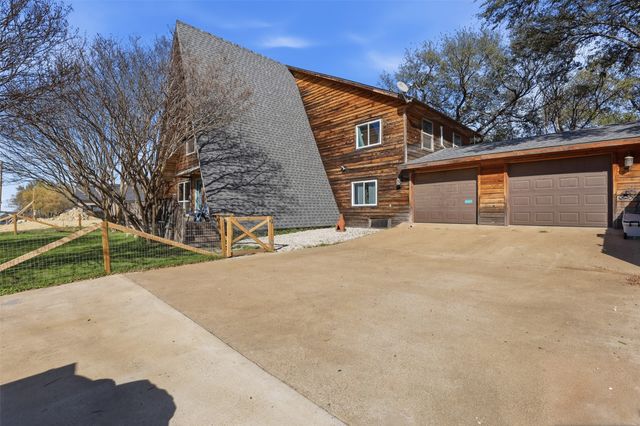 613 Mustang Trail, Granbury, TX 76049
