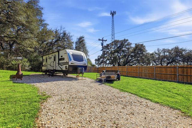 613 Mustang Trail, Granbury, TX 76049