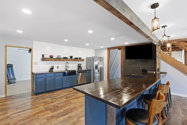 613 Mustang Trail, Granbury, TX 76049