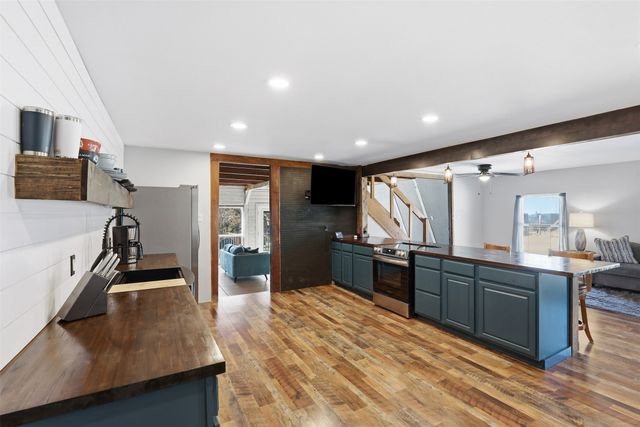 613 Mustang Trail, Granbury, TX 76049