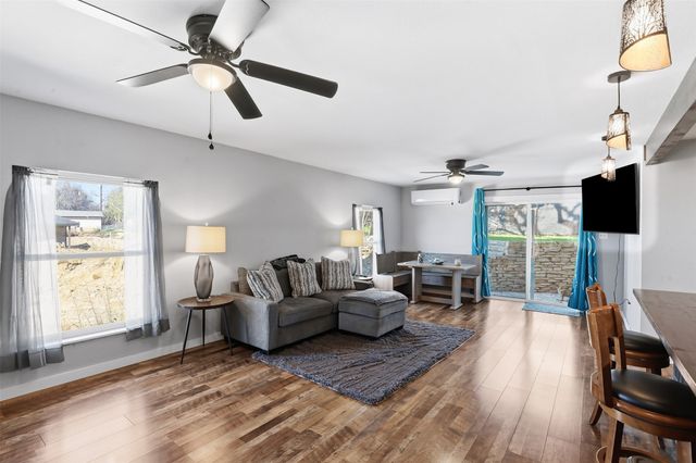 613 Mustang Trail, Granbury, TX 76049