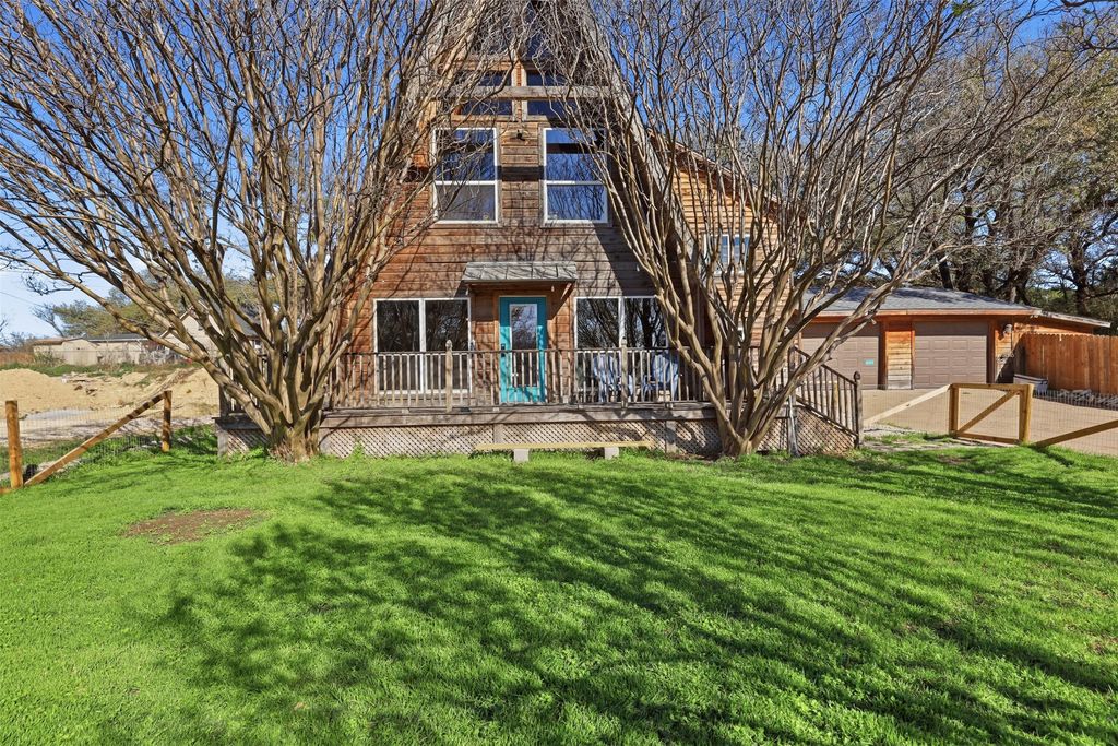 613 Mustang Trail, Granbury, TX 76049