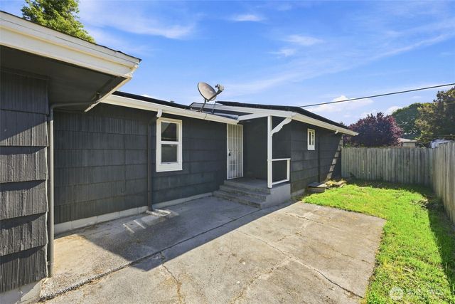 1402 Violet Meadow Street S, Tacoma, WA 98444