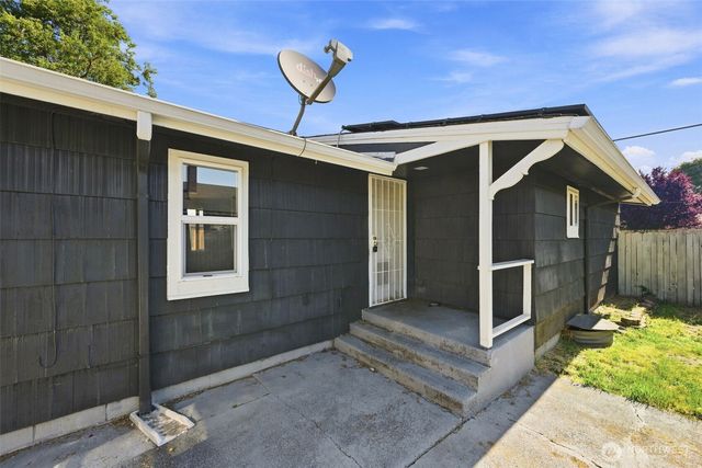 1402 Violet Meadow Street S, Tacoma, WA 98444