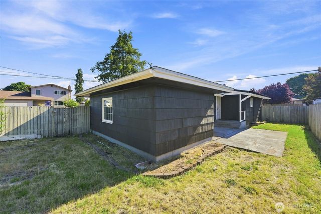1402 Violet Meadow Street S, Tacoma, WA 98444