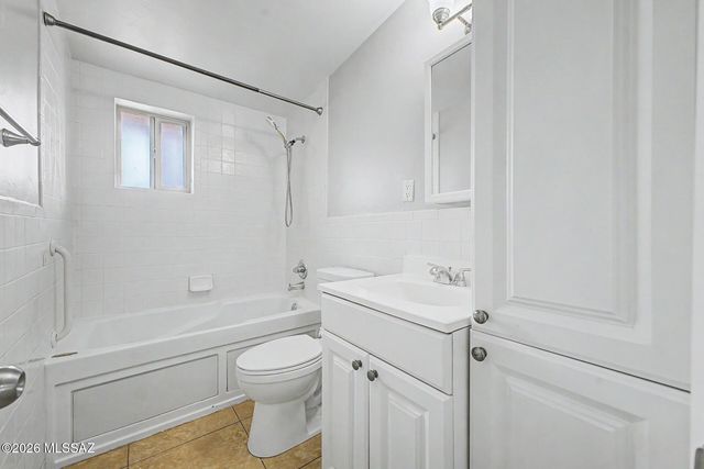 6676 E Calle Dened, Tucson, AZ 85710