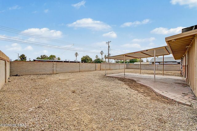 6676 E Calle Dened, Tucson, AZ 85710