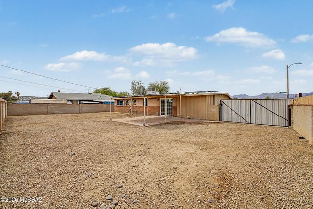 6676 E Calle Dened, Tucson, AZ 85710