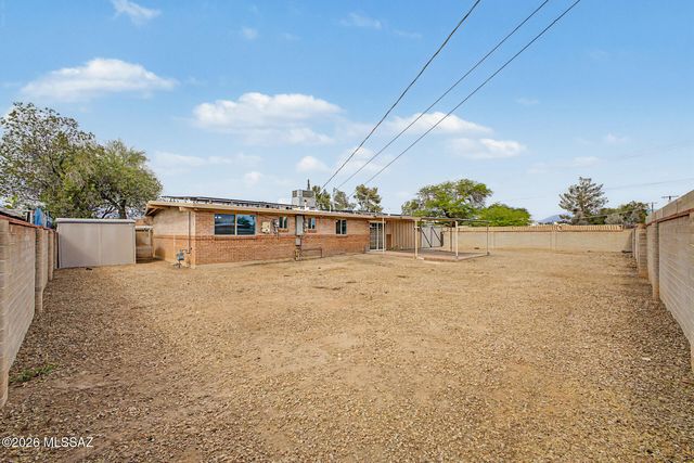 6676 E Calle Dened, Tucson, AZ 85710