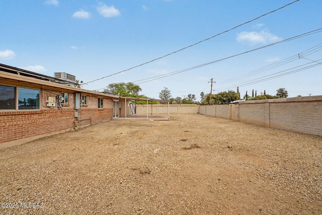 6676 E Calle Dened, Tucson, AZ 85710