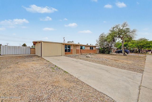 6676 E Calle Dened, Tucson, AZ 85710