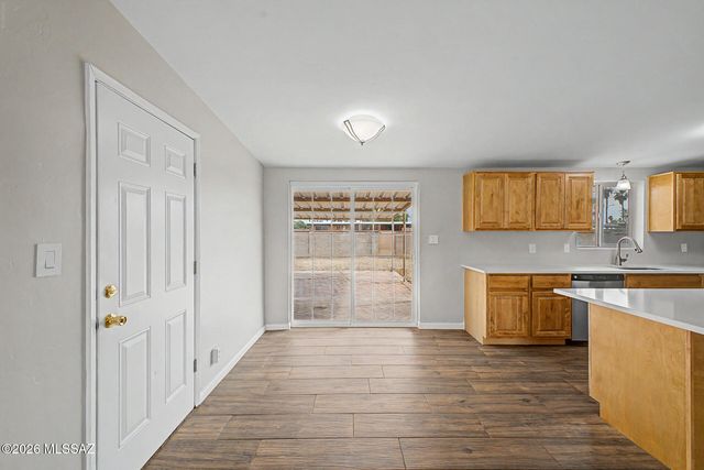 6676 E Calle Dened, Tucson, AZ 85710