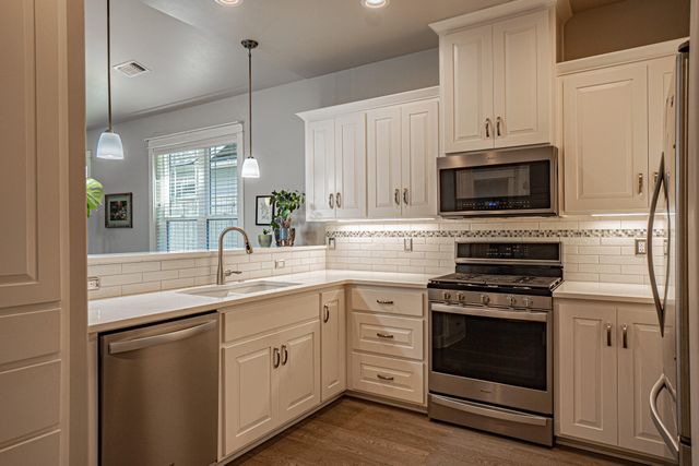 528 Waterbury Way, Medford, OR 97504