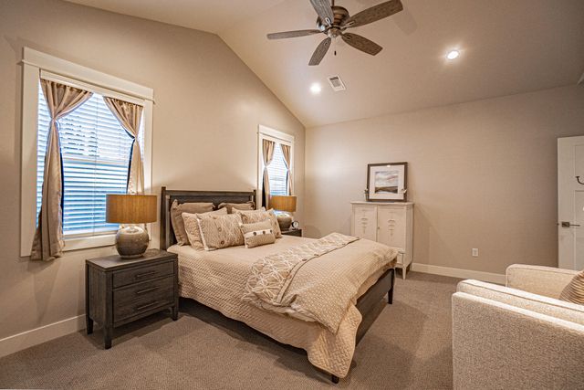 528 Waterbury Way, Medford, OR 97504