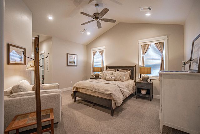 528 Waterbury Way, Medford, OR 97504