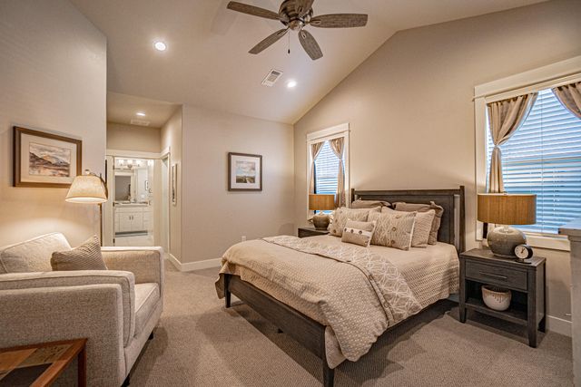 528 Waterbury Way, Medford, OR 97504