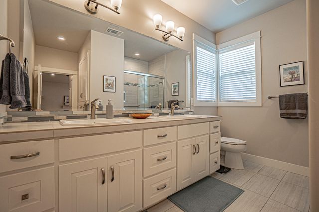 528 Waterbury Way, Medford, OR 97504