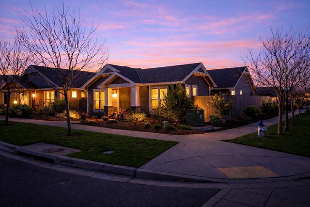 528 Waterbury Way, Medford, OR 97504