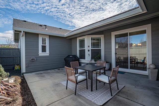 528 Waterbury Way, Medford, OR 97504