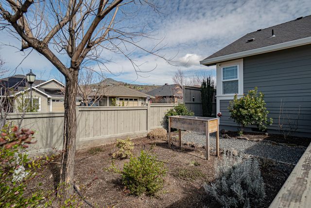528 Waterbury Way, Medford, OR 97504