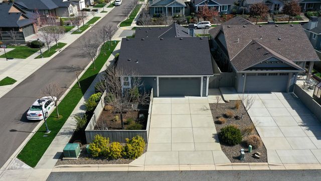 528 Waterbury Way, Medford, OR 97504