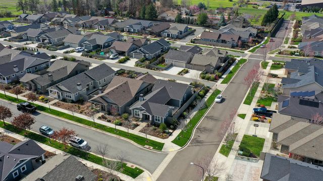 528 Waterbury Way, Medford, OR 97504