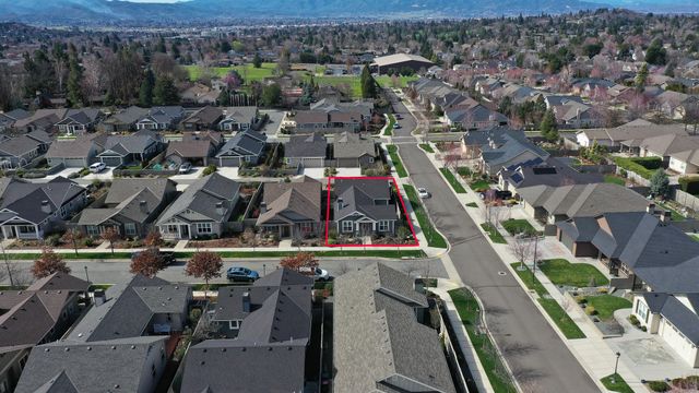 528 Waterbury Way, Medford, OR 97504