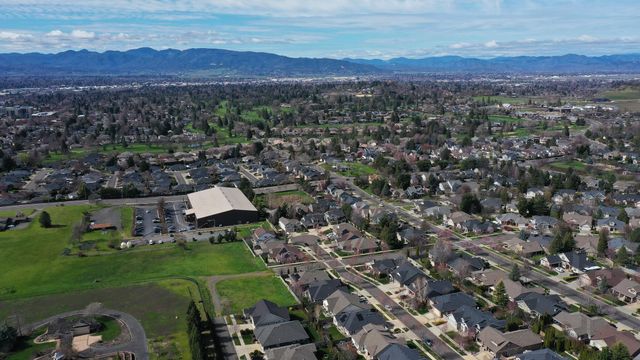 528 Waterbury Way, Medford, OR 97504