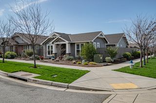 528 Waterbury Way, Medford, OR 97504