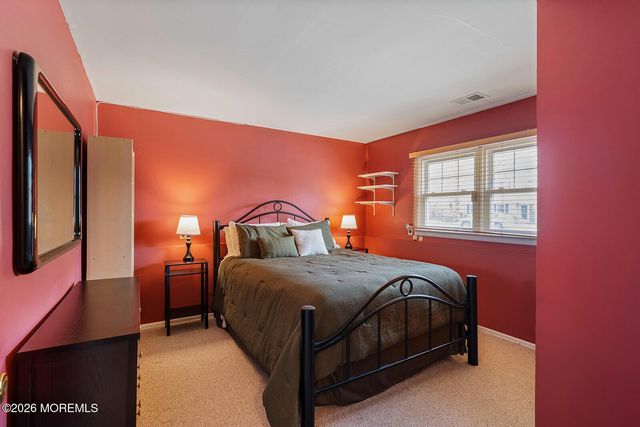 87 Newbury Road, Howell, NJ 07731