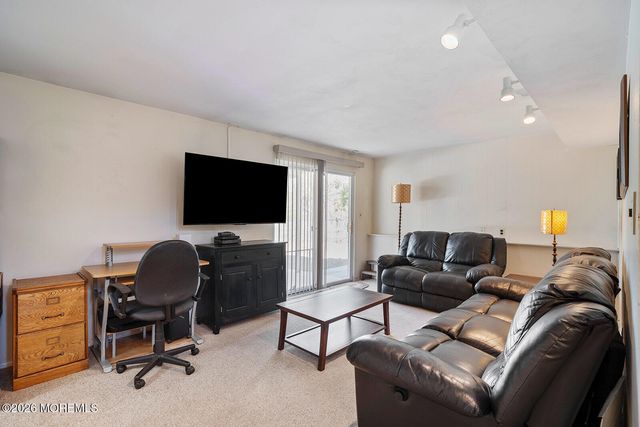 87 Newbury Road, Howell, NJ 07731