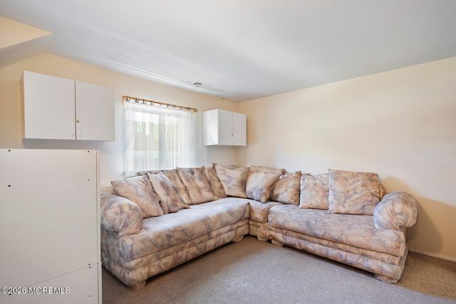 87 Newbury Road, Howell, NJ 07731