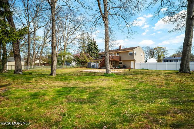 87 Newbury Road, Howell, NJ 07731