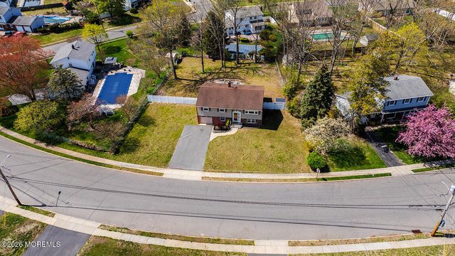 87 Newbury Road, Howell, NJ 07731