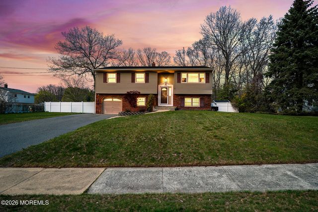 87 Newbury Road, Howell, NJ 07731