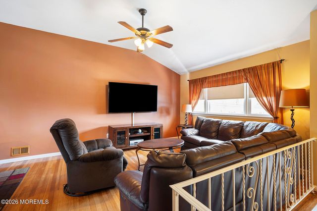 87 Newbury Road, Howell, NJ 07731