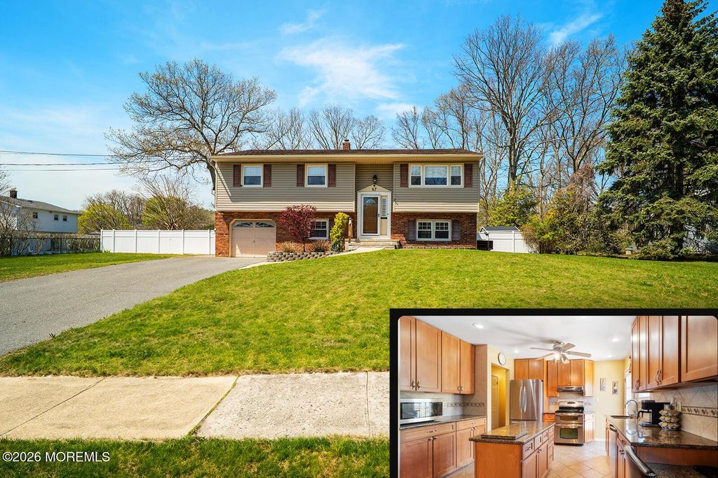 87 Newbury Road, Howell, NJ 07731