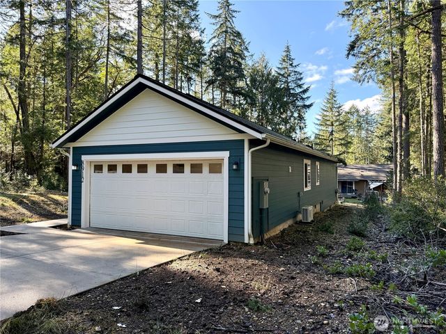 8912 126th Avenue Ct, Anderson Island, WA 98303