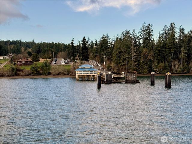 8912 126th Avenue Ct, Anderson Island, WA 98303