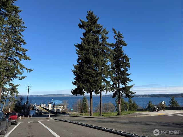 8912 126th Avenue Ct, Anderson Island, WA 98303