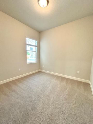 1626 Windmill Lane, Clovis, CA 93619