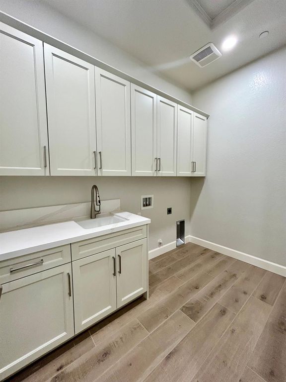 Image 11 of property listing at 1626 Windmill Lane, Clovis, CA 93619