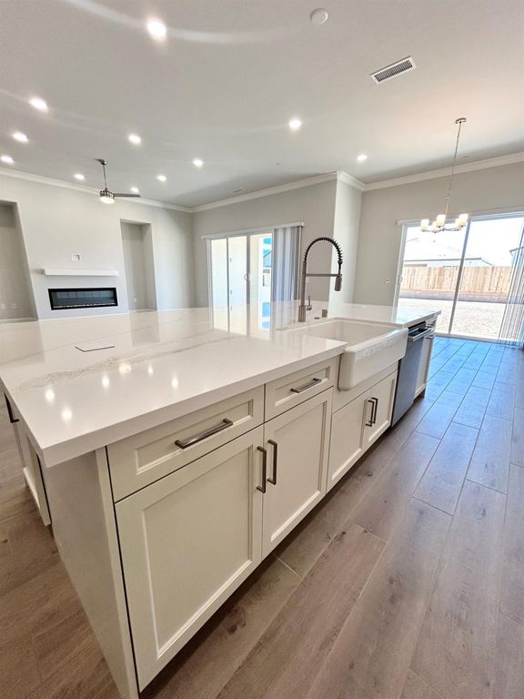 Image 6 of property listing at 1626 Windmill Lane, Clovis, CA 93619