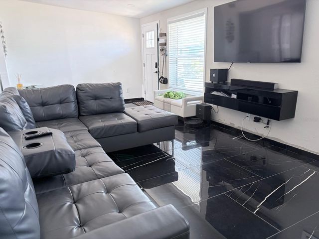 1304 WINDSOR WAY, Tampa, FL 33619