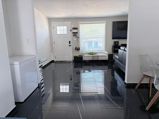 1304 WINDSOR WAY, Tampa, FL 33619