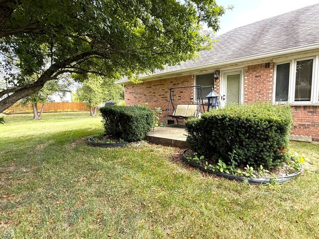 1339 Holiday E, Brownsburg, IN 46112