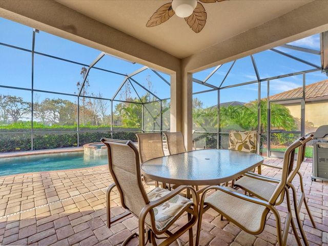 6880 WILLOWSHIRE WAY, Bradenton, FL 34212