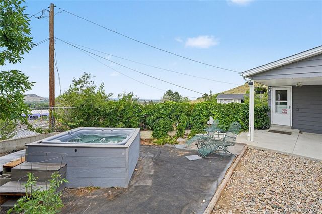 15735 W 3rd Avenue, Golden, CO 80401