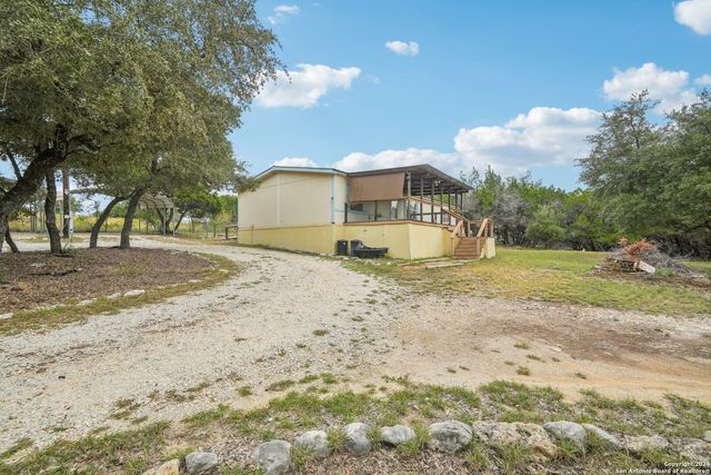 140 Lake Terrace Dr, Lakehills, TX 78063