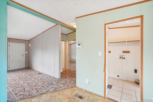 140 Lake Terrace Dr, Lakehills, TX 78063